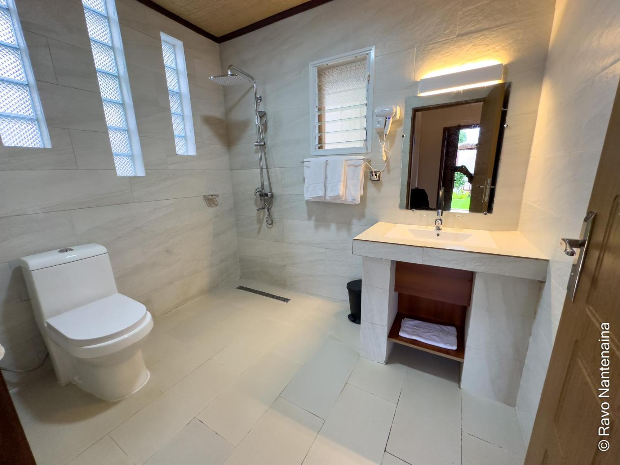 Bira Hotel Анцирабе Екстер'єр фото