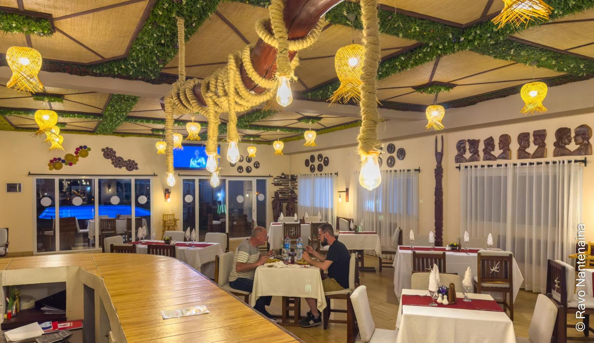 Bira Hotel Анцирабе Екстер'єр фото