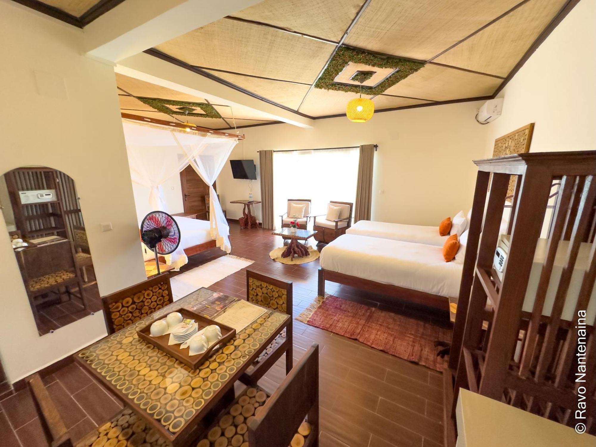 Bira Hotel Анцирабе Екстер'єр фото