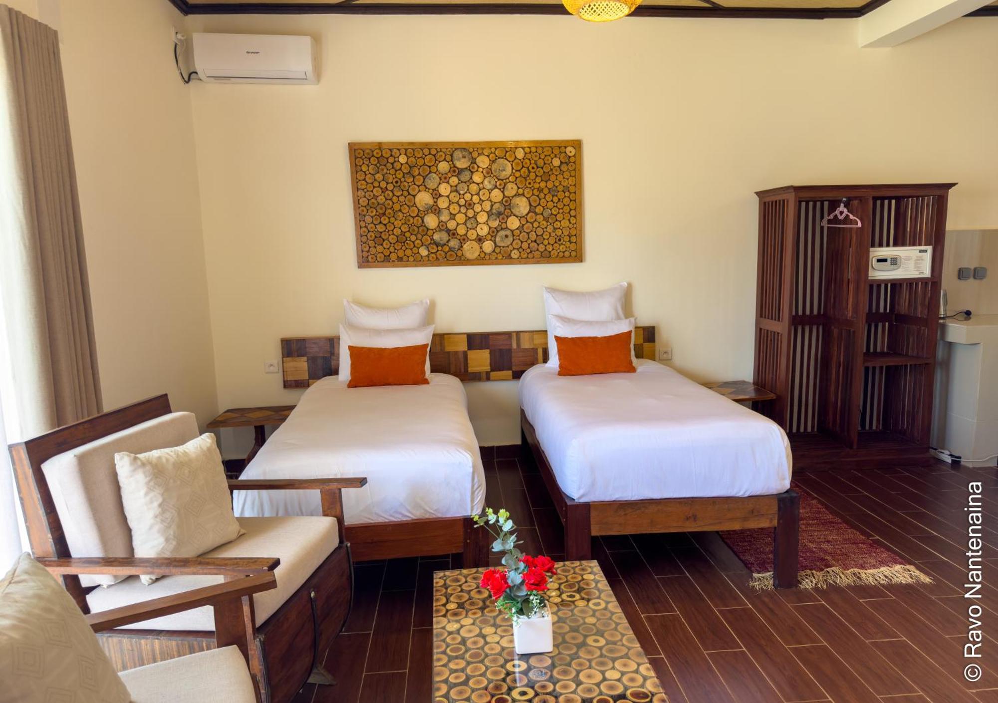 Bira Hotel Анцирабе Екстер'єр фото